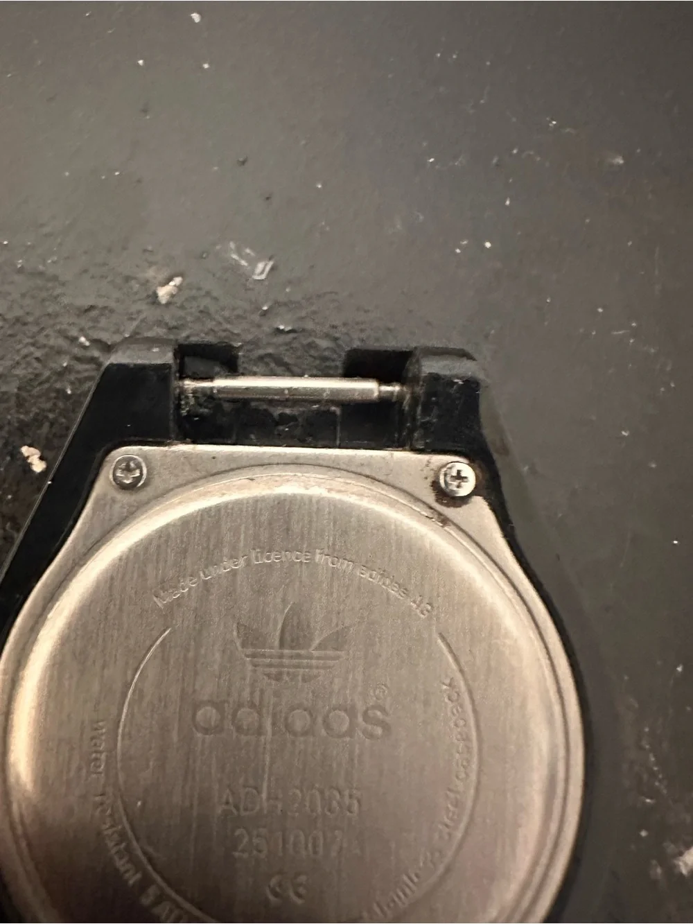 adidas sporty wristwatch